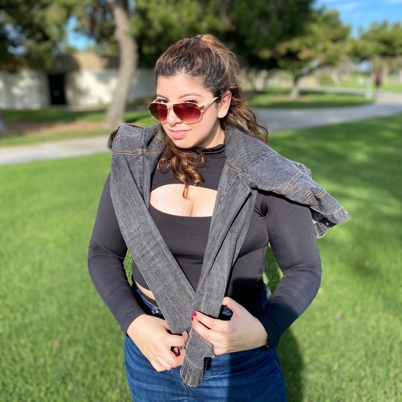 Meet your Posher, Jenny - Picture 3 of 3